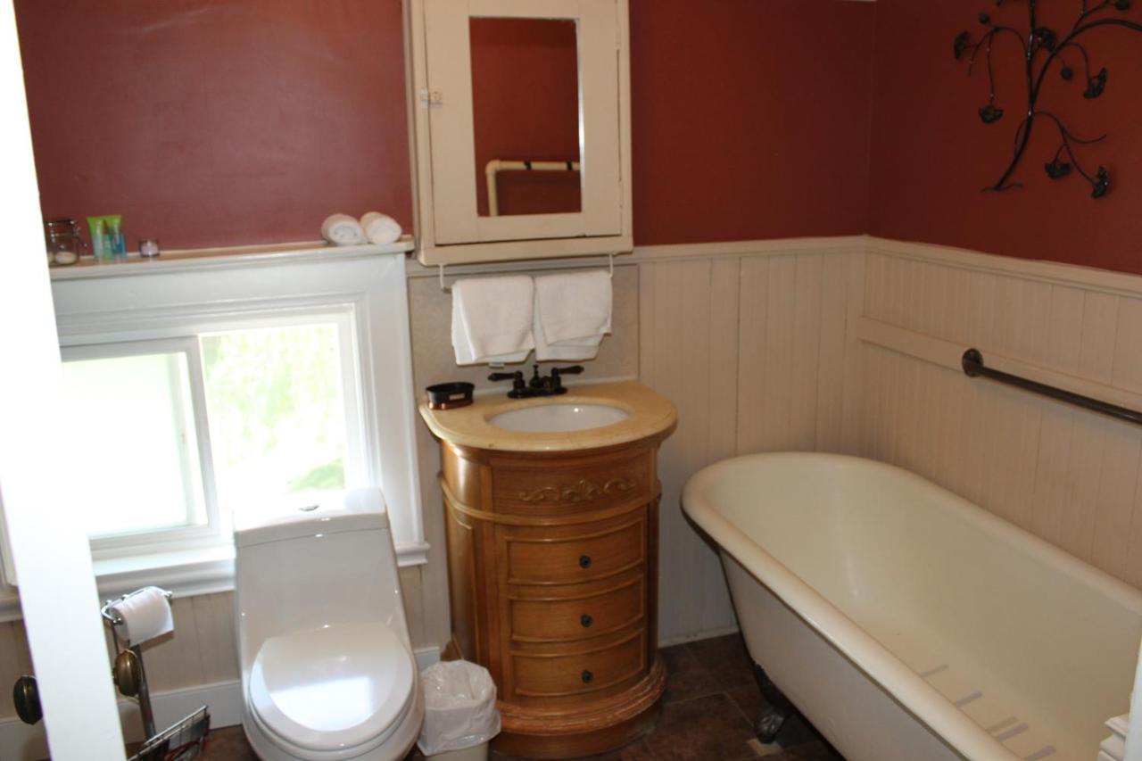 Green Oaks B&B Niagara-on-the-Lake ภายนอก รูปภาพ