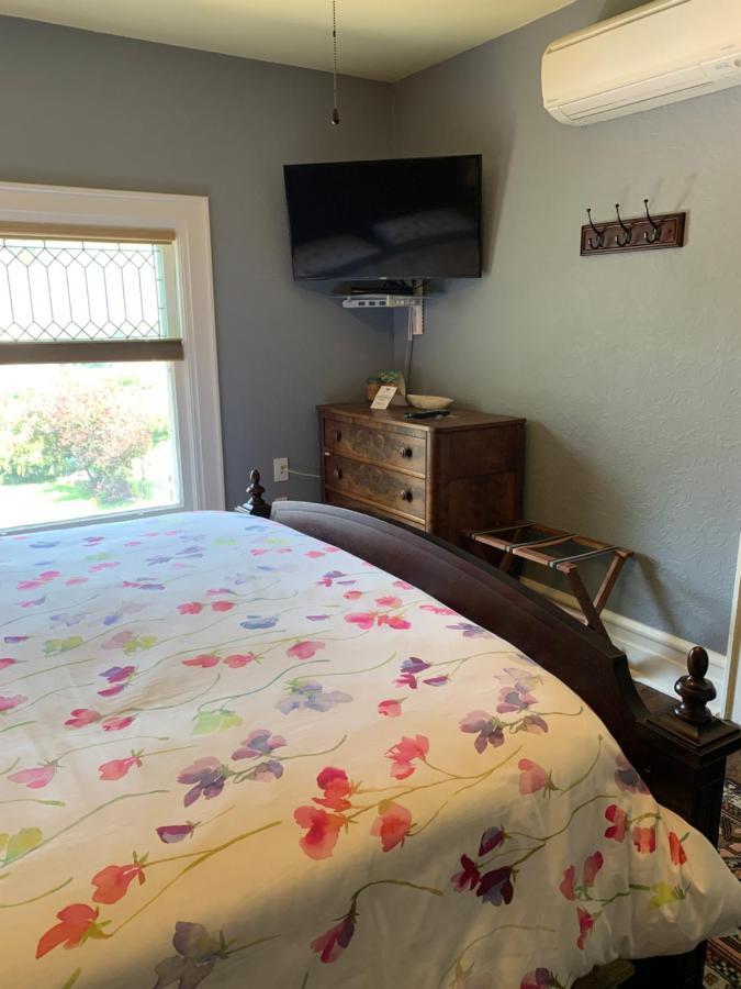 Green Oaks B&B Niagara-on-the-Lake ภายนอก รูปภาพ