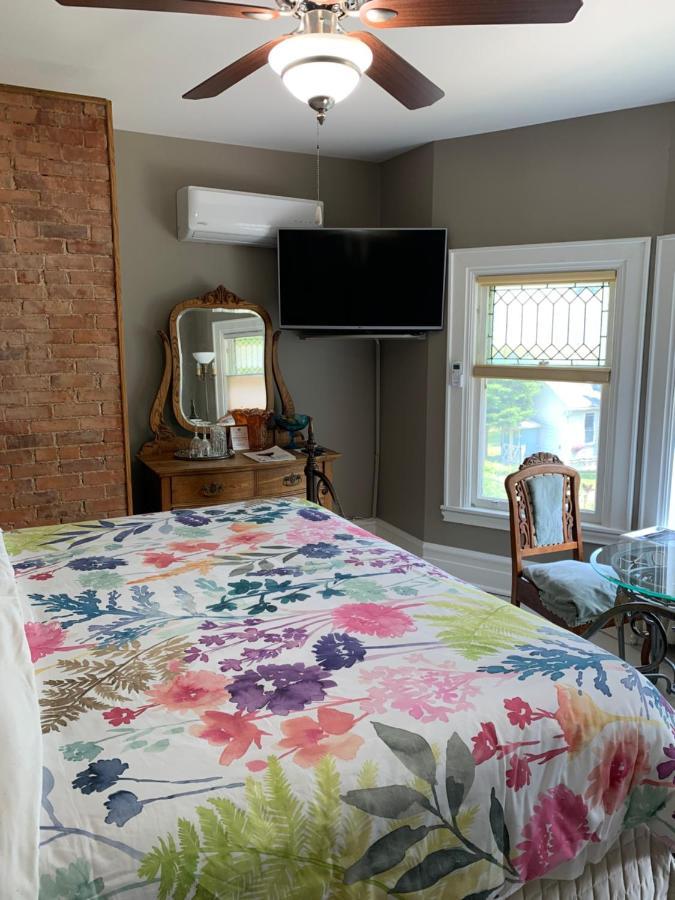 Green Oaks B&B Niagara-on-the-Lake ภายนอก รูปภาพ