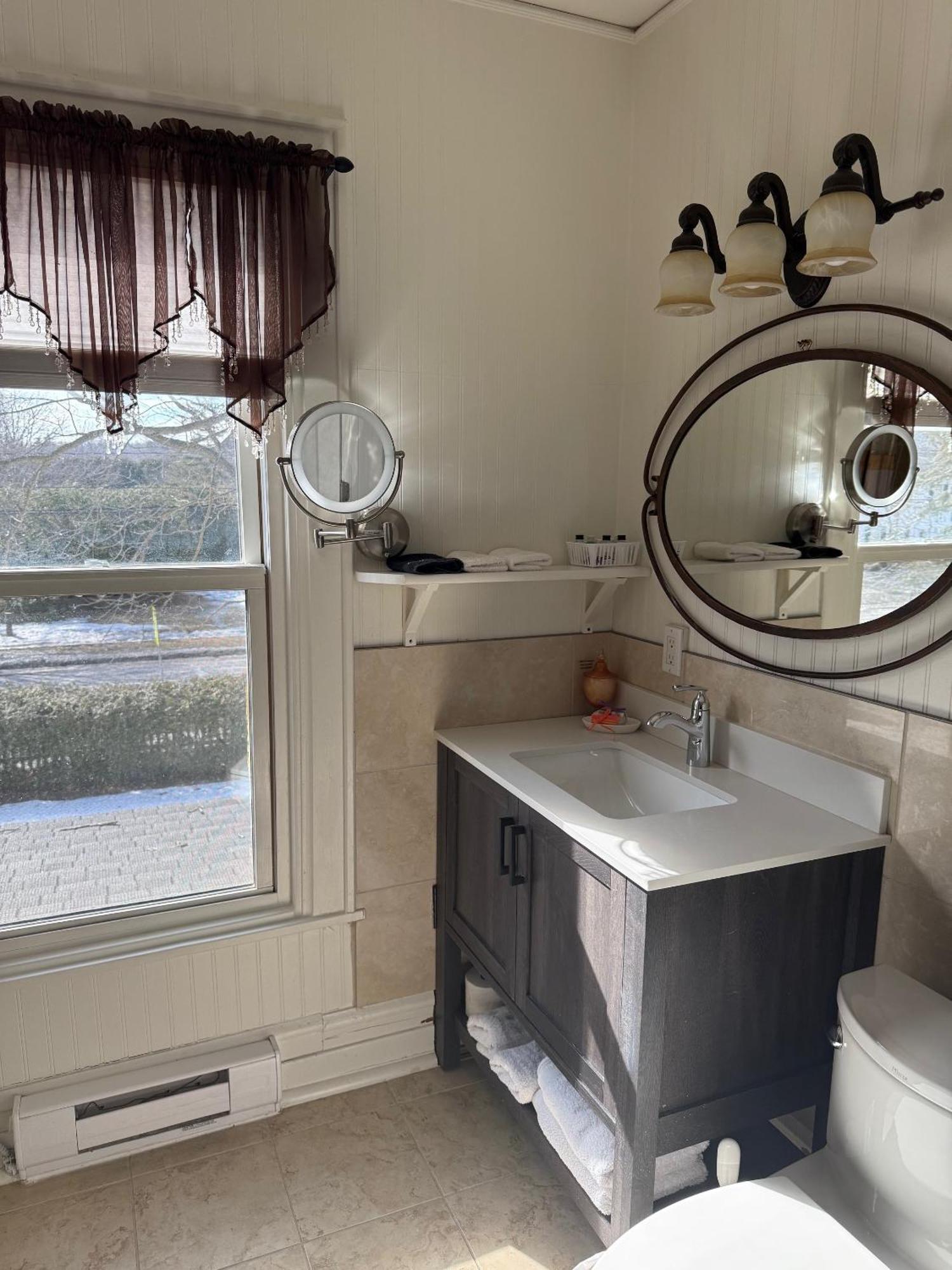 Green Oaks B&B Niagara-on-the-Lake ภายนอก รูปภาพ