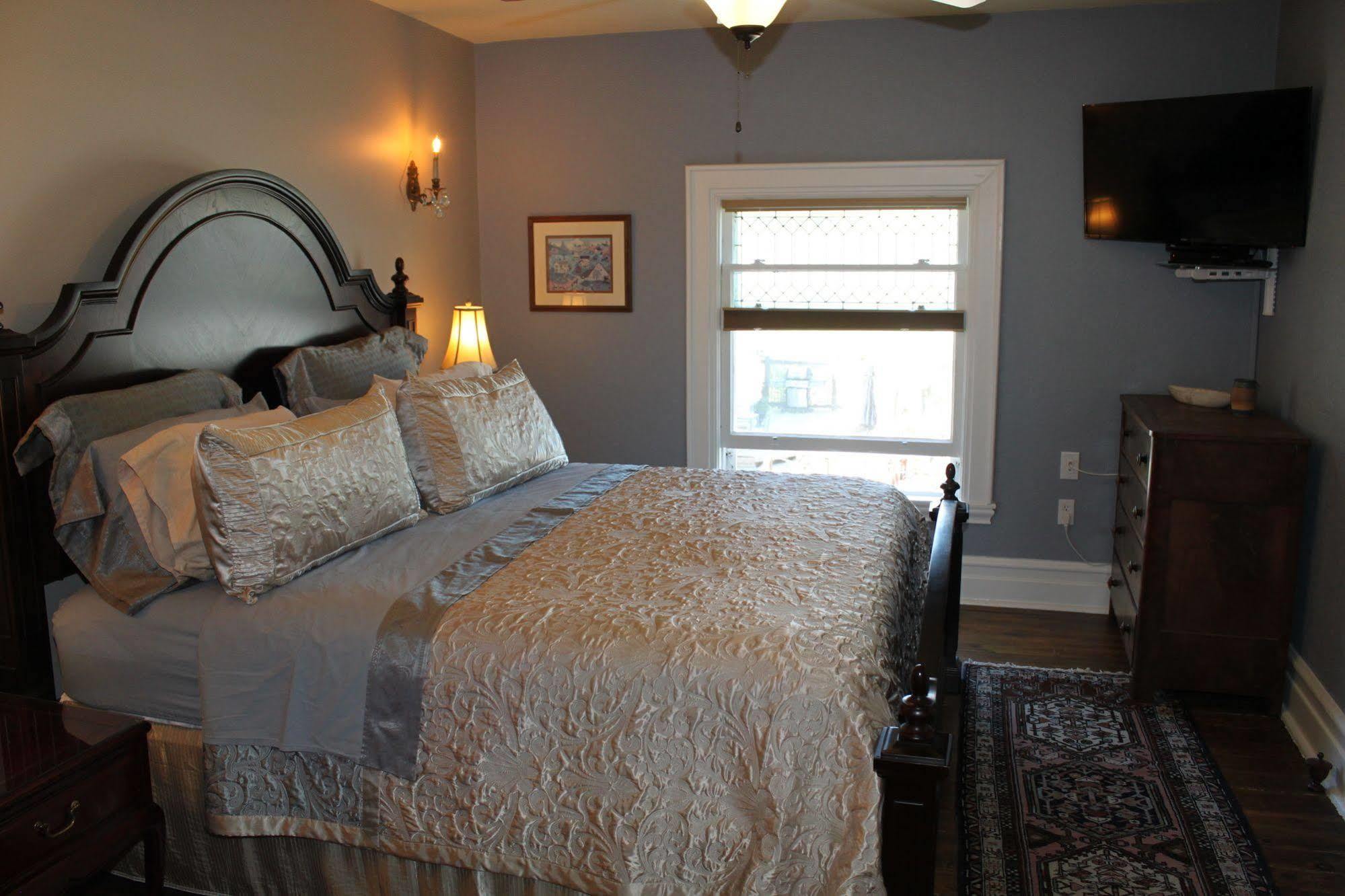 Green Oaks B&B Niagara-on-the-Lake ภายนอก รูปภาพ