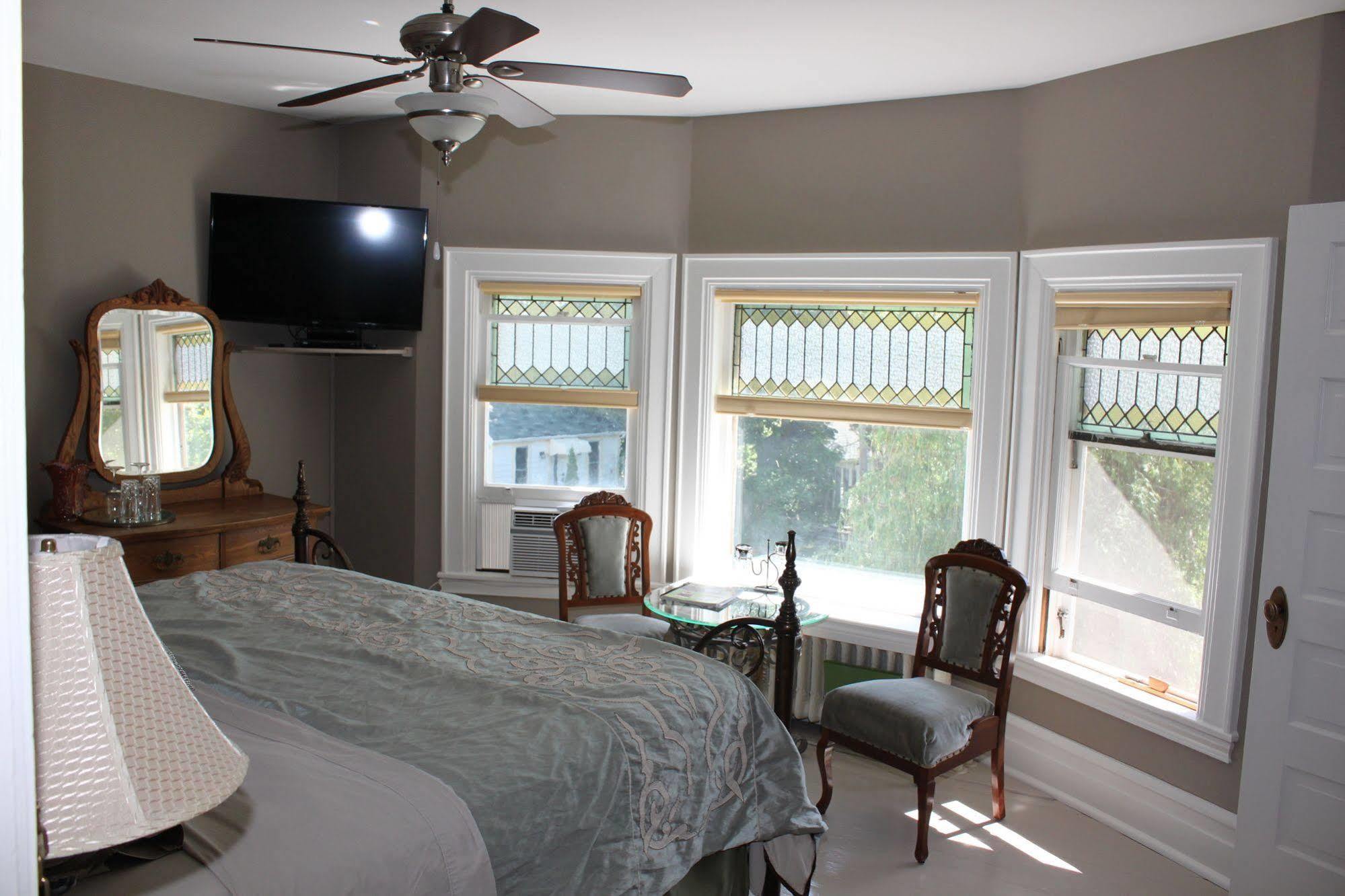 Green Oaks B&B Niagara-on-the-Lake ภายนอก รูปภาพ