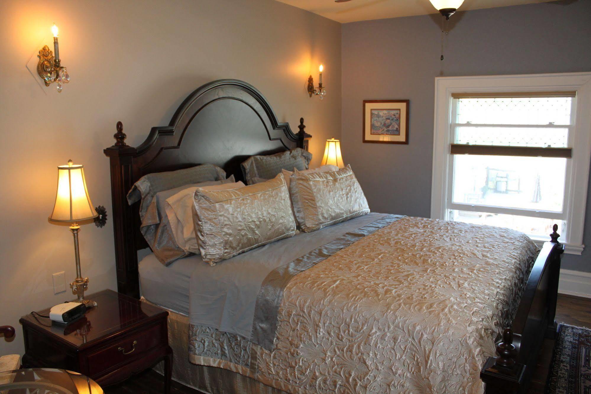 Green Oaks B&B Niagara-on-the-Lake ภายนอก รูปภาพ