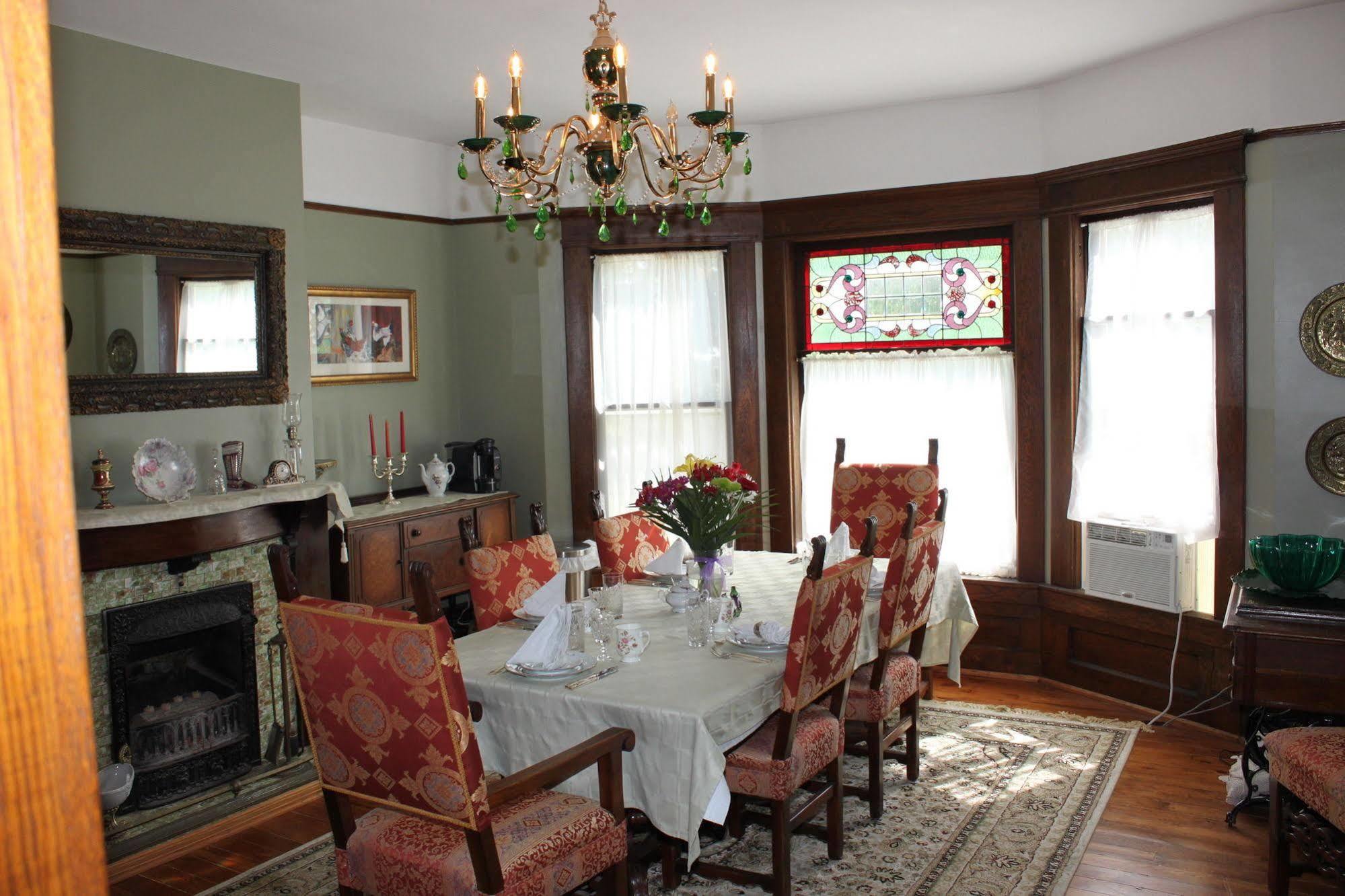 Green Oaks B&B Niagara-on-the-Lake ภายนอก รูปภาพ