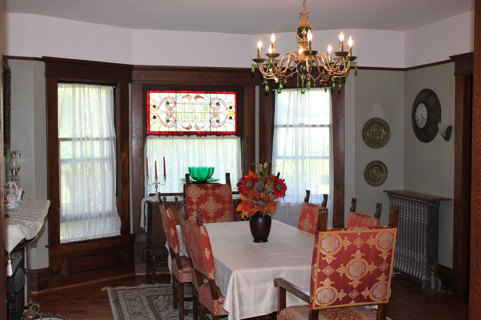 Green Oaks B&B Niagara-on-the-Lake ภายนอก รูปภาพ