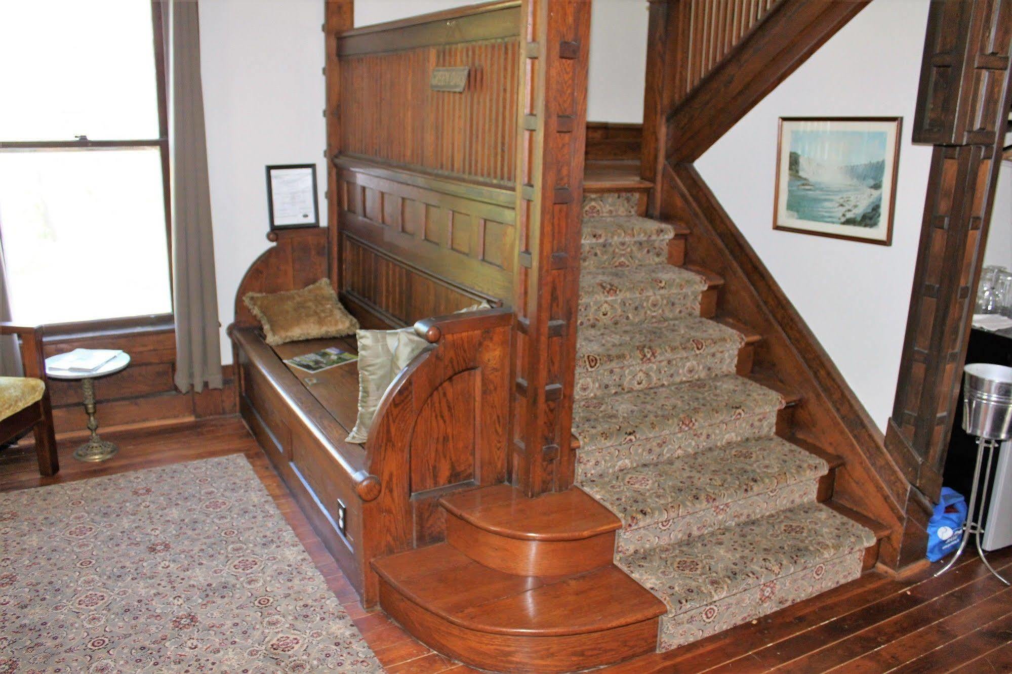 Green Oaks B&B Niagara-on-the-Lake ภายนอก รูปภาพ