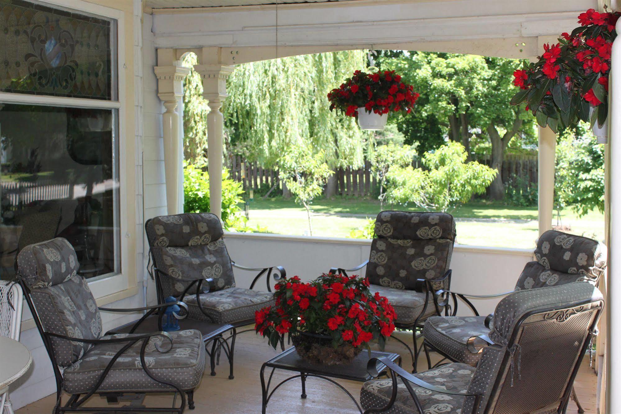 Green Oaks B&B Niagara-on-the-Lake ภายนอก รูปภาพ